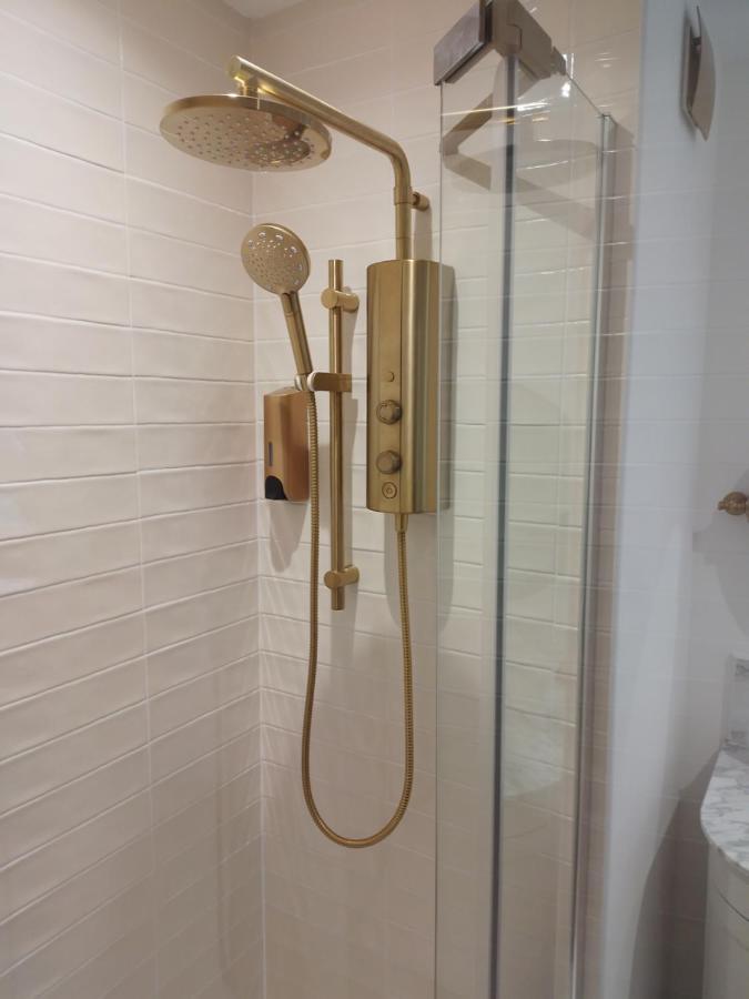 Linroy Guest House 4*