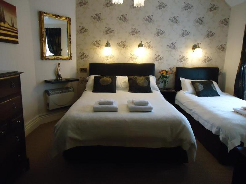 Linroy Guest House 4*